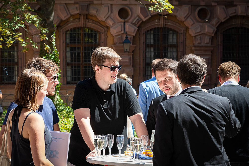 Der Empfang im Innenhof der Alten Universität.