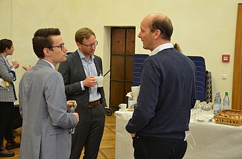 Participants of the workshop (among others Prof. Dr. Andreas Hotho and Konstantin Kobs, M.Sc.) during the coffee break.