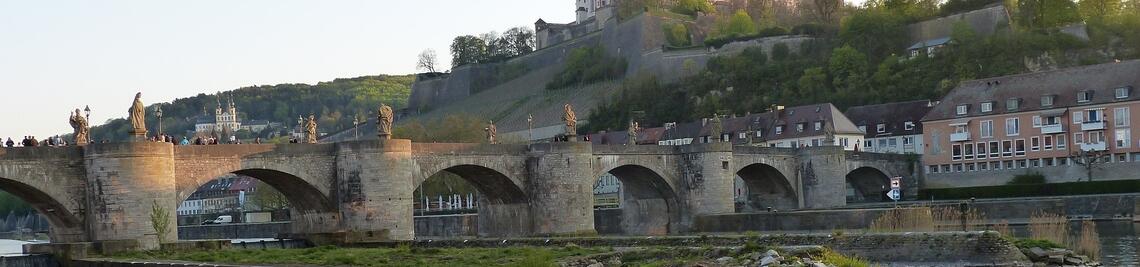 Bridge over the river Main with the castle Marienberg in the background © Press office University of Würzburg